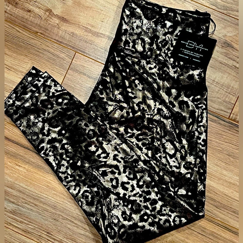 DYI Printed Signature Edge Tight in Taupe Shine Leopard — L